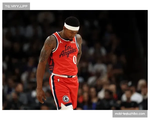 比尔左髋关节骨折赛季报销 快船后场火力遭遇毁灭打击